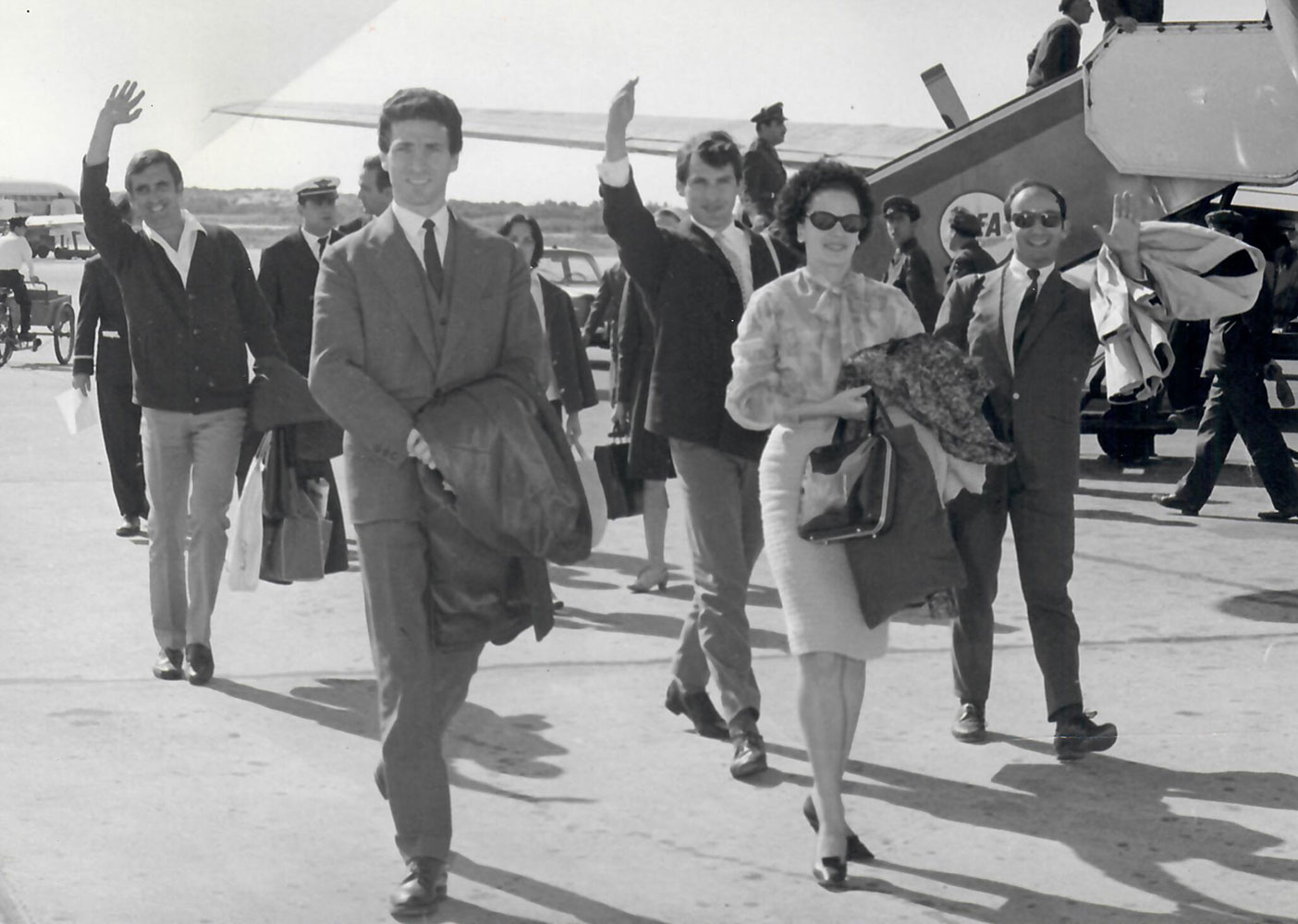 Arrivant à Beyrouth avec Dulce Anaya et les 3 danseurs allemands - 1965